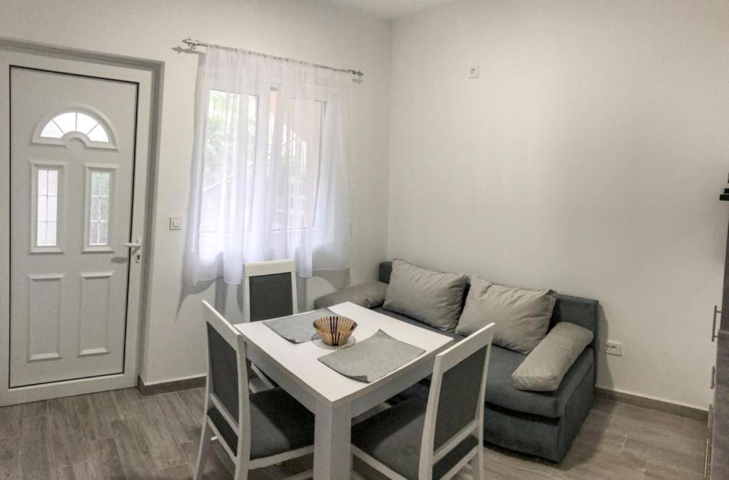 Apartmani Cupara Tivat Eksteriør billede